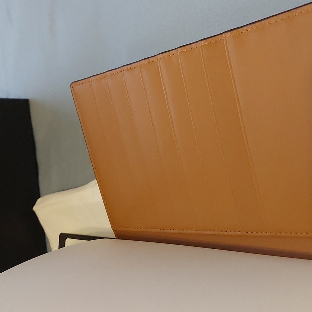 BNWT Authentic MCM wallet - Picture 2 of 6
